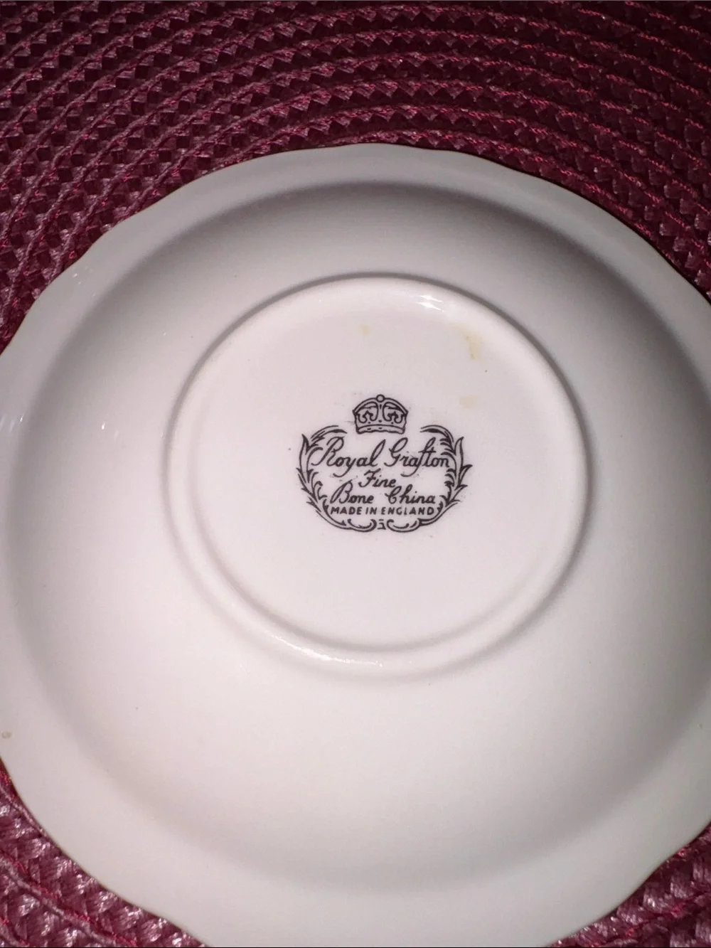 Queen Elizabeth II Commemorative Silver Jubilee 1977 Maroon/Gold Accent Plate